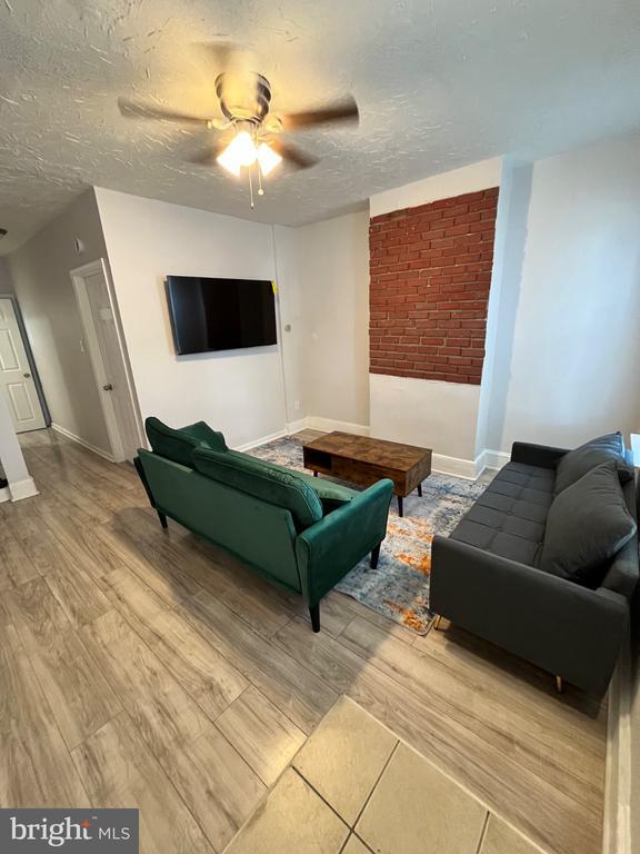 Building Photo - 2048 N Darien St