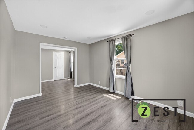 Building Photo - Beautiful Updated 4 Bed 1.5Bath Colonial **Open House Sunday June 21st from 1pm to 2pm**