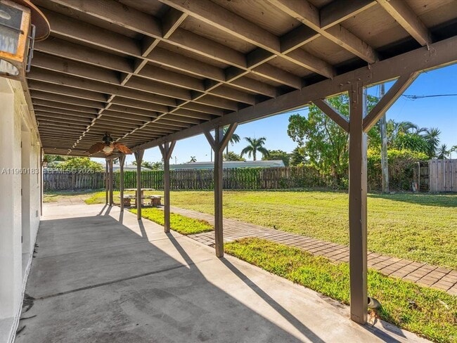 Building Photo - 8 SW 11th St