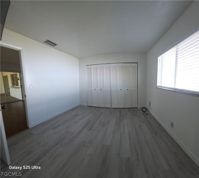 Building Photo - 1205 SE 10th Ave