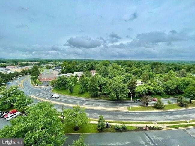 Building Photo - 301 N Beauregard St