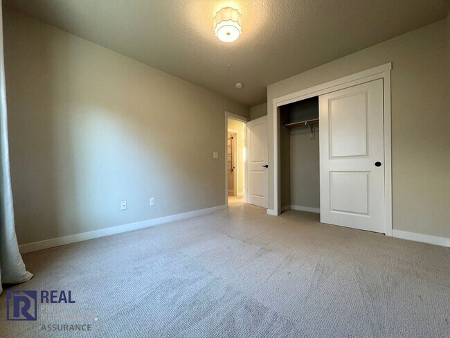 Building Photo - Mt Hood views 4BR/3BA Villebois luxury home available now! Dog Friendly