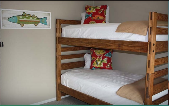 Building Photo - Winter Getaway at Lake Wawasee - 3 Br Ranc...