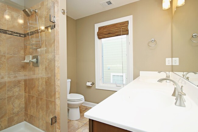 Building Photo - Spacious Downtown Home Convenient to UVA Medical Center