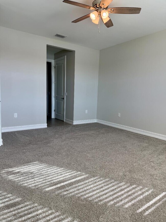 Building Photo - 17827 Shade Tree Loop