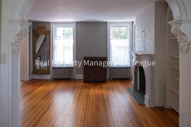 Building Photo - Beautiful Brownstone !