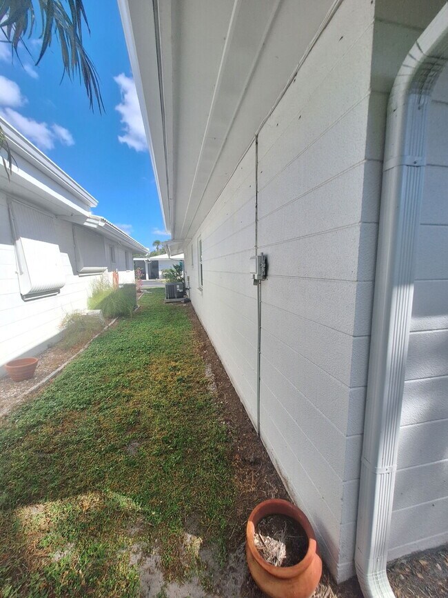 Building Photo - Charming Villa for Rent in Venice Gardens