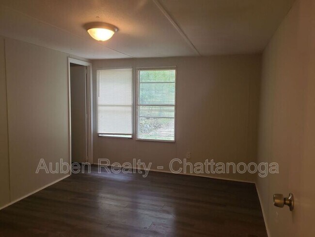 Building Photo - 1029 Grays Dr