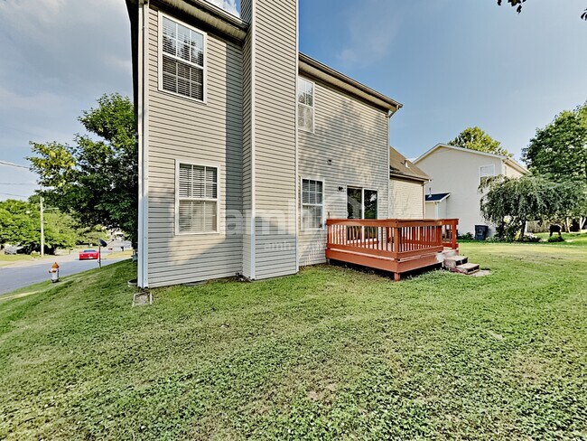 Building Photo - 800 Cainbrook Ct