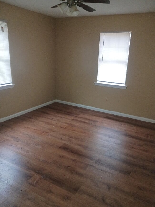 Building Photo - 726 Richmond Ave