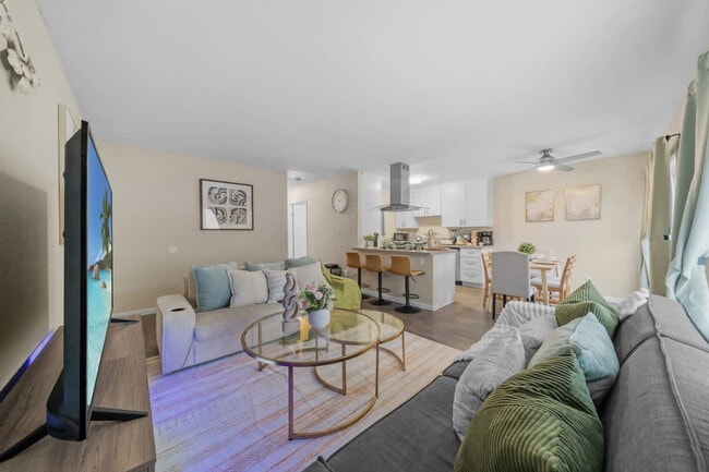 Building Photo - 9504 Carroll Canyon Rd