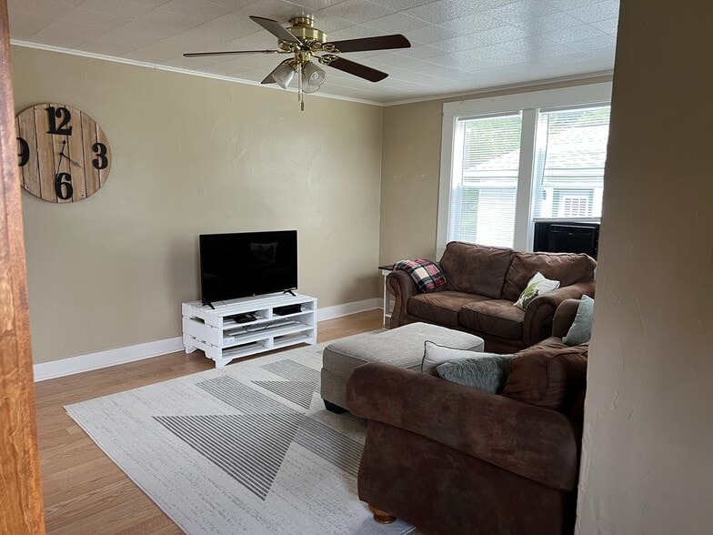 Building Photo - 401 Hemlock St