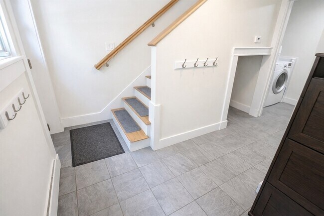 Building Photo - 27 Marcella St