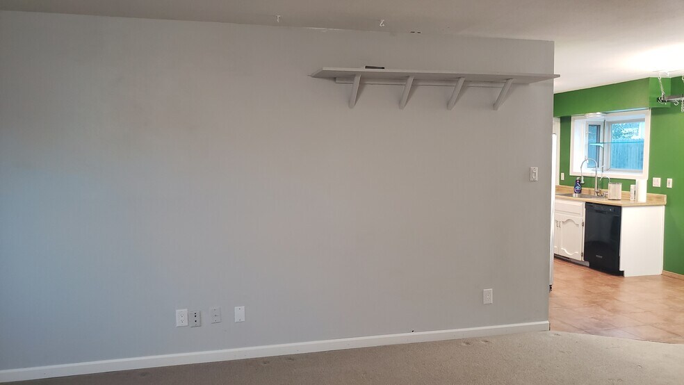 Building Photo - 913 Capulin Rd