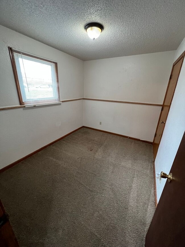 Building Photo - 3 Bedroom Duplex