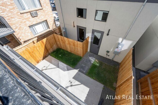 Building Photo - 830 Cherry St