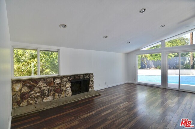 Building Photo - 9342 Debra Ave