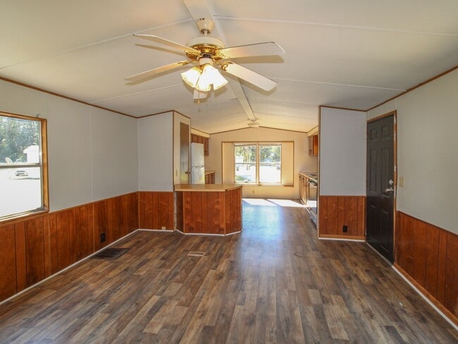 Building Photo - Updated 2BR/1BA Trailer in Muscle Shoals –...