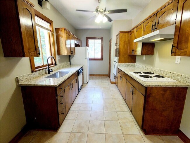 Building Photo - 4911 Worth St