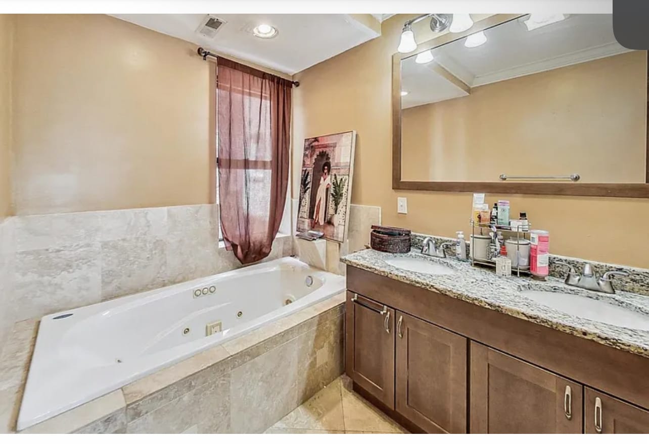 Owner Suite - 8145 S Prairie Ave
