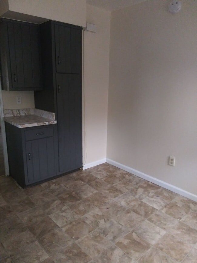 Building Photo - 3 Bedroom Single family home