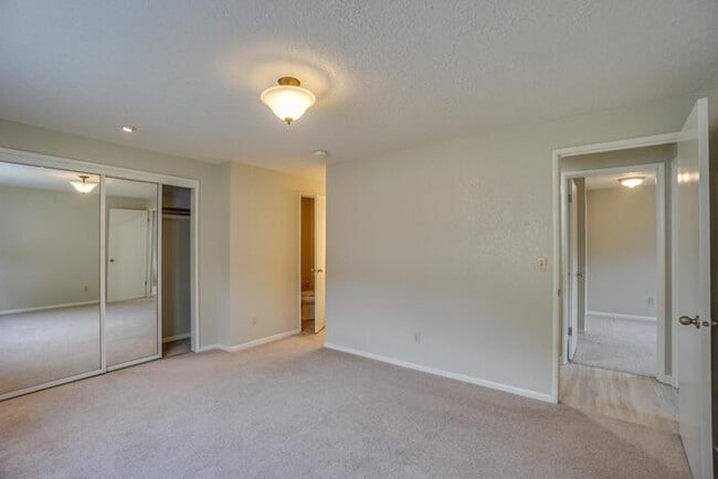 Building Photo - BEAUTIFUL THREE BEDROOM RANCH IN WEST LONGVIEW