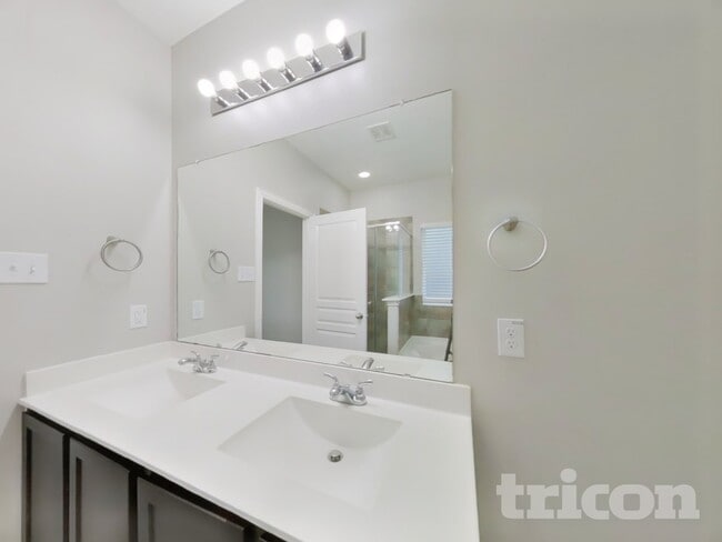 Building Photo - 210 Pequin Rd