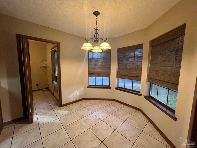 Building Photo - 3131 Oxford Cir