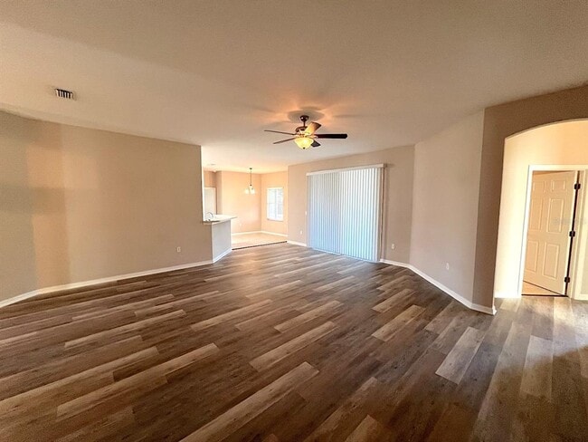 Building Photo - 7 Zither Ct