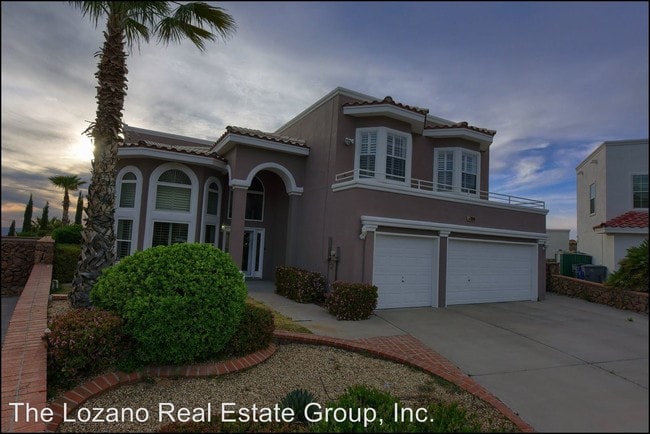 Building Photo - 5 br, 3 bath House - 909 Via Descanso Drive