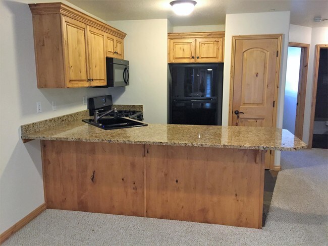 Building Photo - 5063 E Lakeview Dr