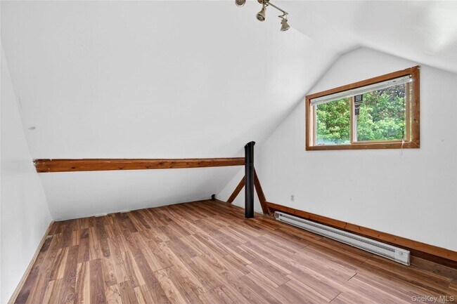 Building Photo - 79 Quaker Hill Rd