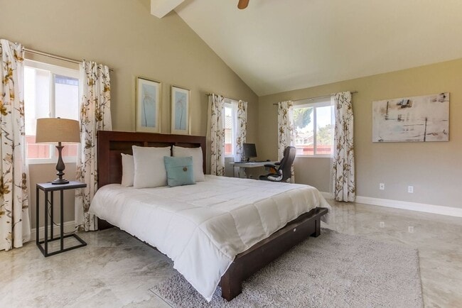 Building Photo - 10730 Carillon Ct