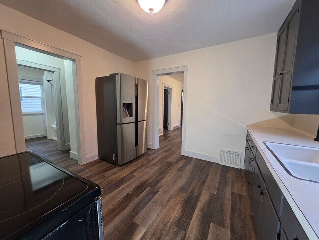 Building Photo - 1415 S 19th St