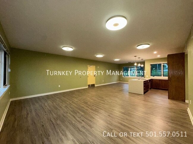 Building Photo - 3223 Kavanaugh Blvd