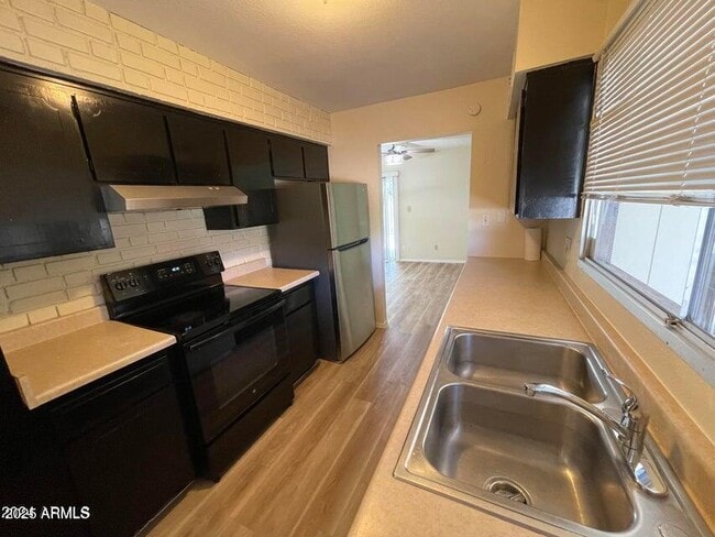 Building Photo - 2709 S Alder Dr