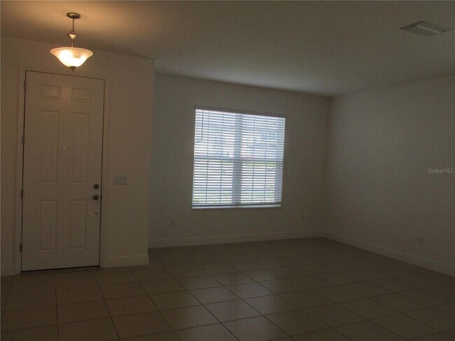 Building Photo - 4900 Golden Zenith Wy