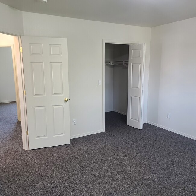 Building Photo - 214 Quinella St