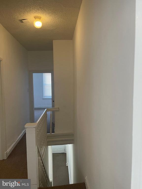 Building Photo - 1321 N Hollywood St