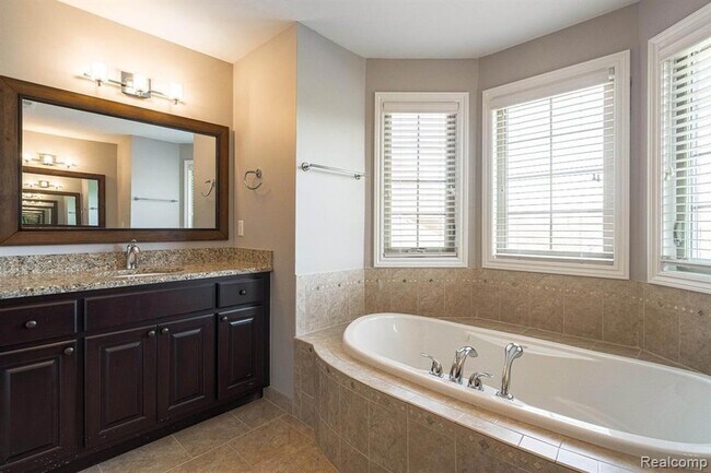 Building Photo - 4906 Stonehenge Dr