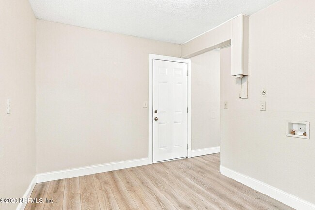 Building Photo - 6790 Tinkerbell Ln