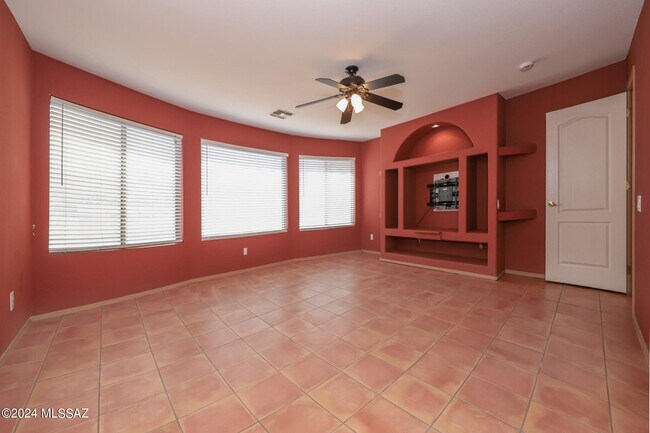 Building Photo - 831 S Rincon Rising Rd