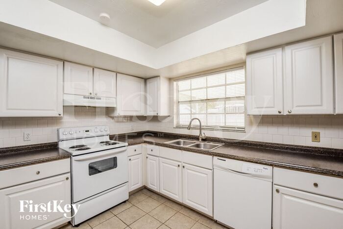 Building Photo - 18525 Sebring Rd