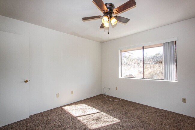 Building Photo - 635 Dameron Dr