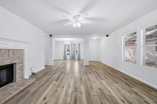 Building Photo - ***MOVE IN SPECIAL ONE WEEK FREE***Sophisticated Living Near Bamberger Nature Trails