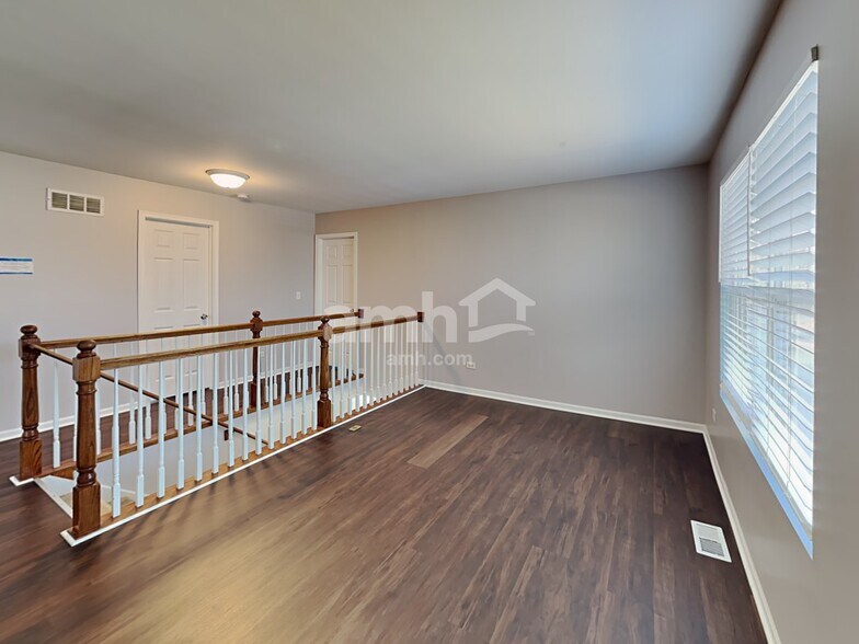 Building Photo - 1401 Roth Dr