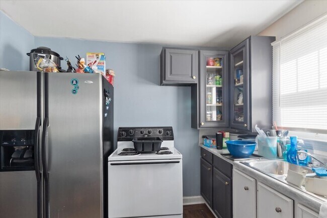 Building Photo - 527 Maple St