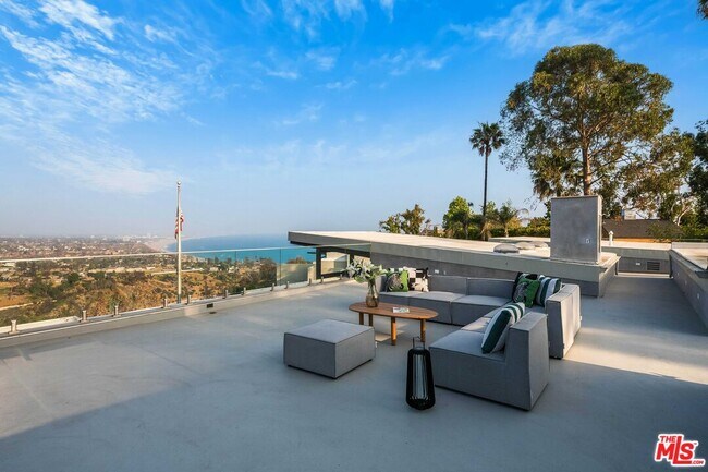 Building Photo - 770 Paseo Miramar