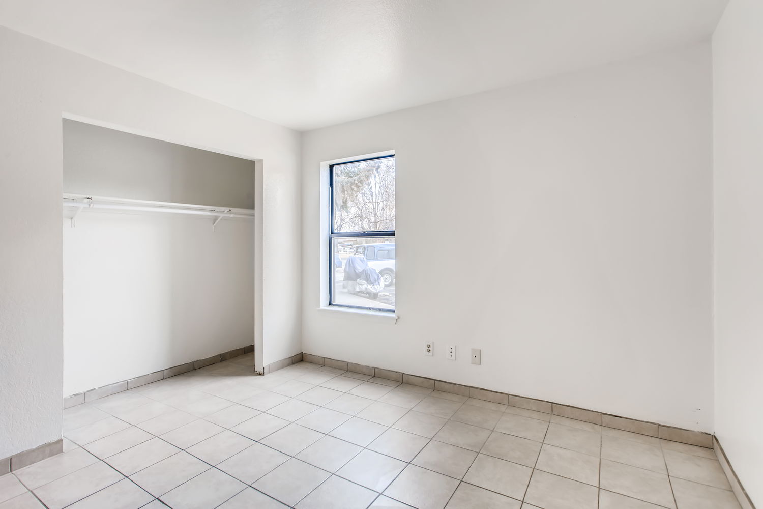 Building Photo - 225 E 8th Ave