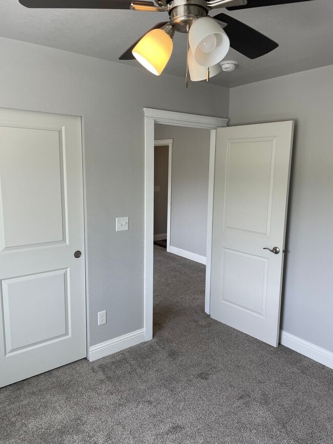 Building Photo - Entertainers delight, 3bdrm 2.5 bath home ...